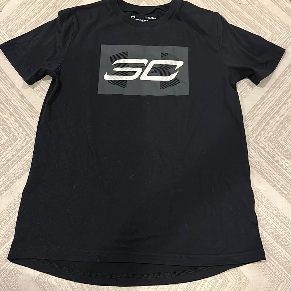 Under Armour Boys SC 30 Black T-Shirt Youth Large